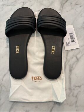 TKEES Serena Sandals- Black